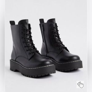 NWOB Torrid Lace-Up Combat Boot - Black 7.5 (WW)